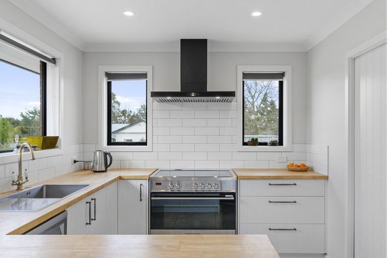 Photo of property in 24 King Street, Coalgate, 7673