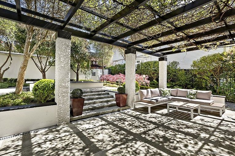 Photo of property in 54b Hobson Street, Thorndon, Wellington, 6011