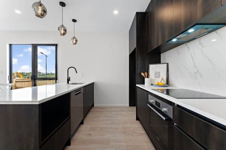 Photo of property in 32 Puhikawa Street, Massey, Auckland, 0614