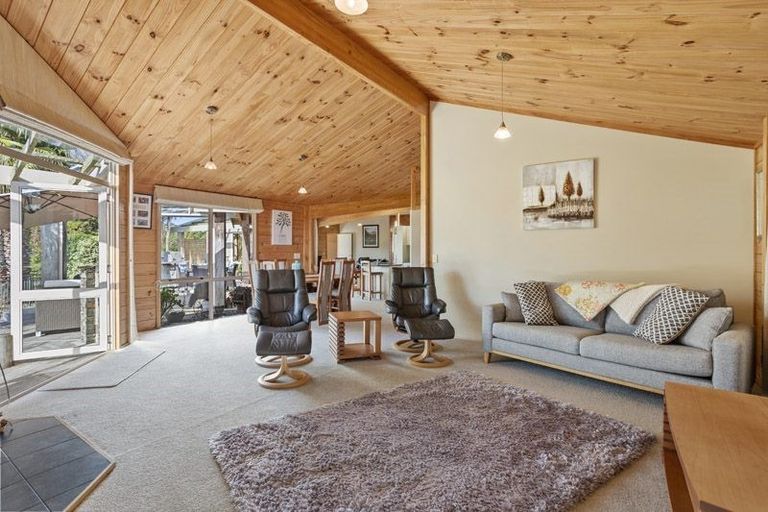 Photo of property in 136 Oraha Road, Kumeu, 0892