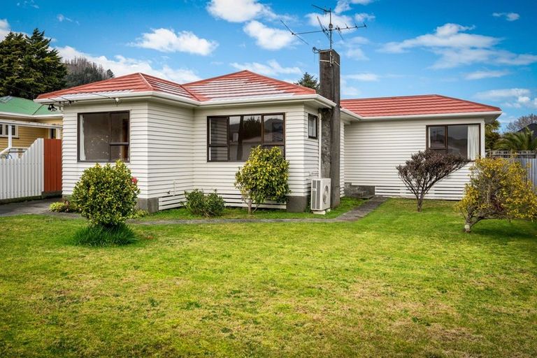 Photo of property in 5 Ashforth Street, Wainuiomata, Lower Hutt, 5014