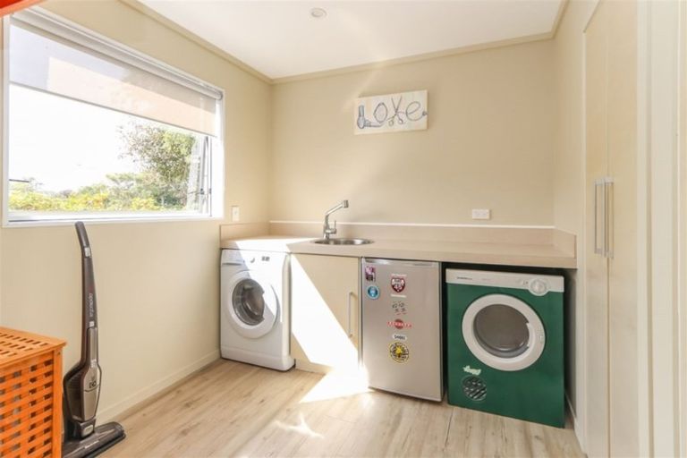 Photo of property in 24 Kowhai Street, Inglewood, 4330