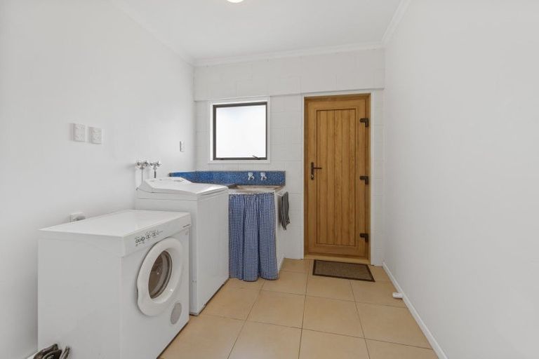 Photo of property in 37 Herekawe Drive, Spotswood, New Plymouth, 4310