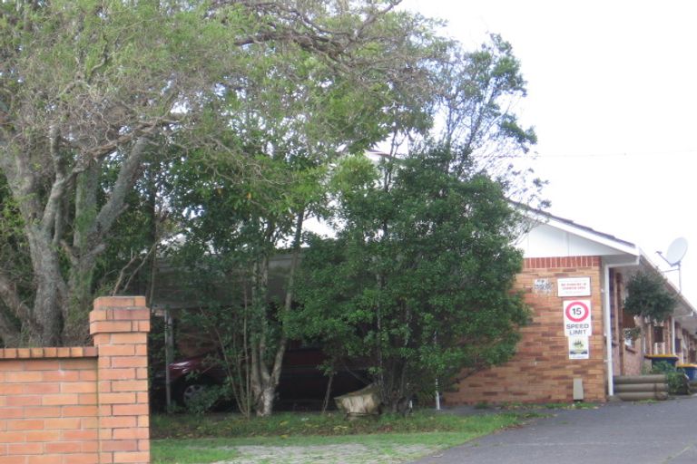 Photo of property in 2/85 Edmonton Road, Henderson, Auckland, 0612