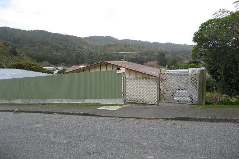 Photo of property in 4 Parenga Street, Wainuiomata, Lower Hutt, 5014