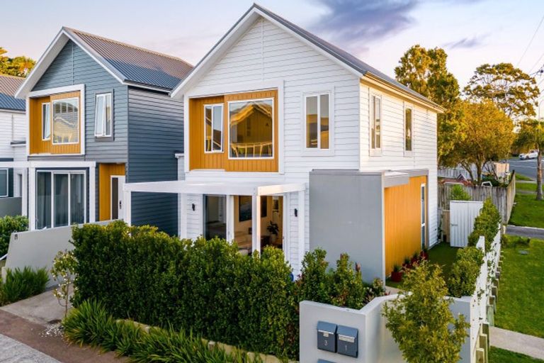 Photo of property in 1 The Bays Rise, Murrays Bay, Auckland, 0630