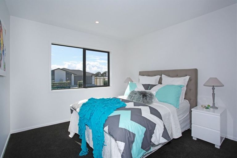 Photo of property in 2 Okoreka Road, Glenbrook, 2681