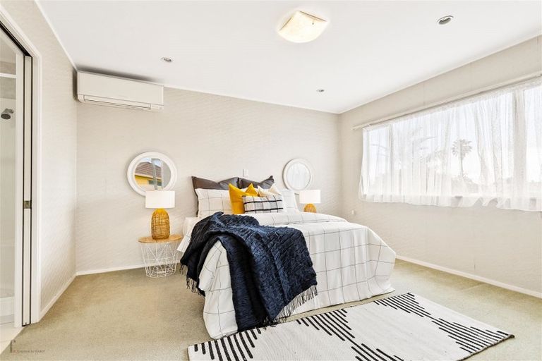 Photo of property in 10 Suncrest Drive, West Harbour, Auckland, 0618