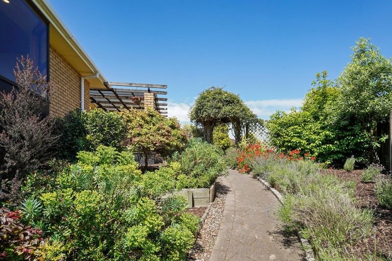 Photo of property in 5 Chilton Drive, Paraparaumu, 5032