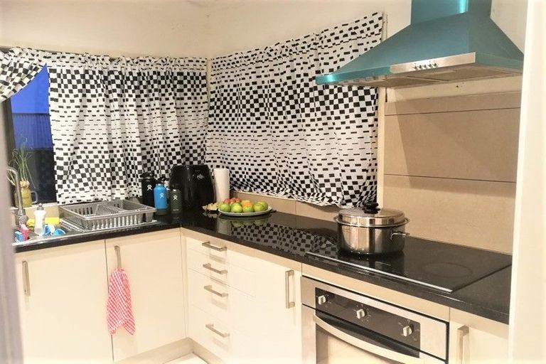 Photo of property in 1/1 Cheval Drive, Totara Vale, Auckland, 0629