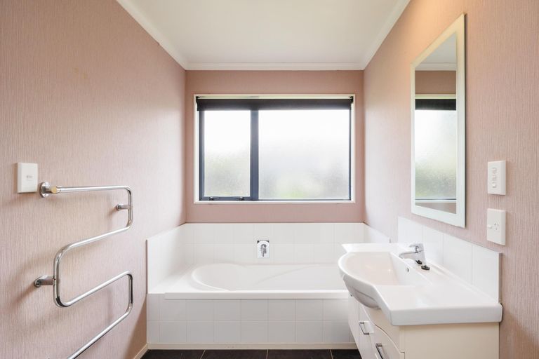 Photo of property in 9 Angelina Way, Kelvin Grove, Palmerston North, 4414