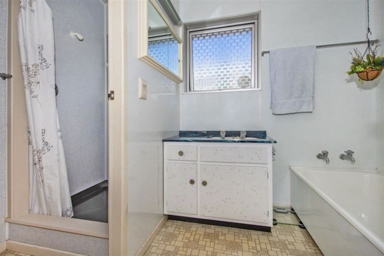 Photo of property in 15 Adams Place, Te Kamo, Whangarei, 0112