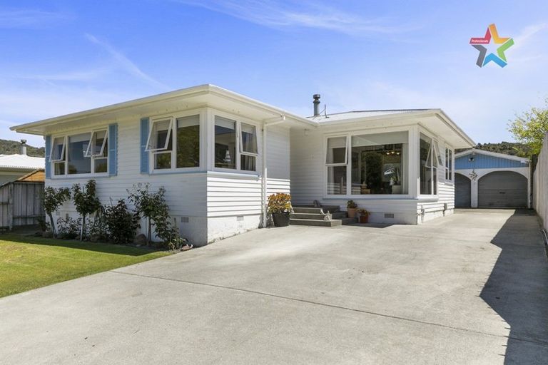 Photo of property in 33 Meremere Street, Wainuiomata, Lower Hutt, 5014