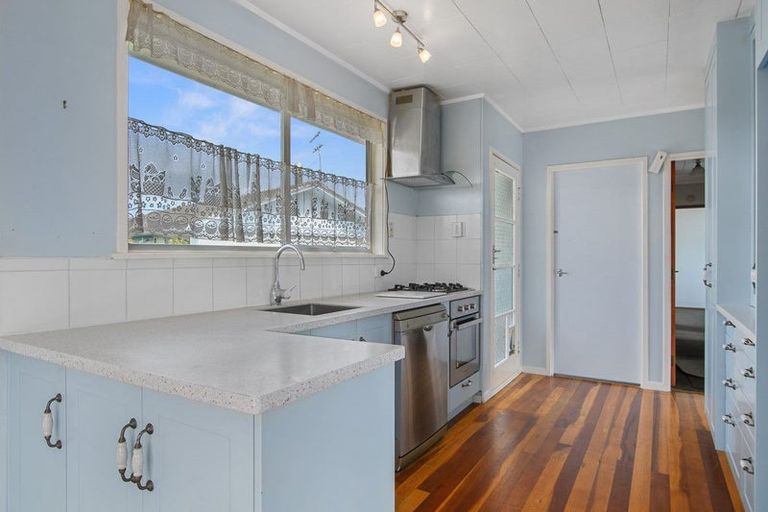 Photo of property in 26 Vina Place, Massey, Auckland, 0614