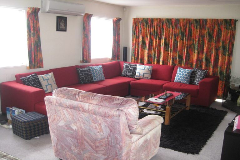 Photo of property in 41 Colchester Crescent, Newlands, Wellington, 6037