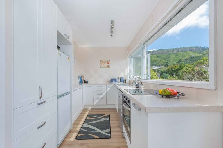 Photo of property in 1a Woodstock Terrace, Tawa, Wellington, 5028