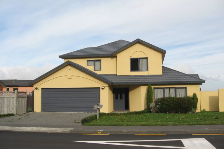 Photo of property in 54 Dress Circle, Newlands, Wellington, 6037