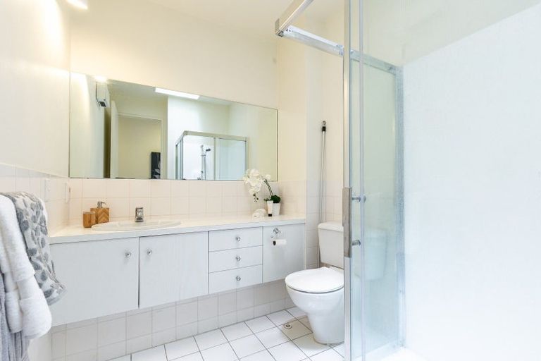 Photo of property in 19 Lawson Place, Mount Victoria, Wellington, 6011