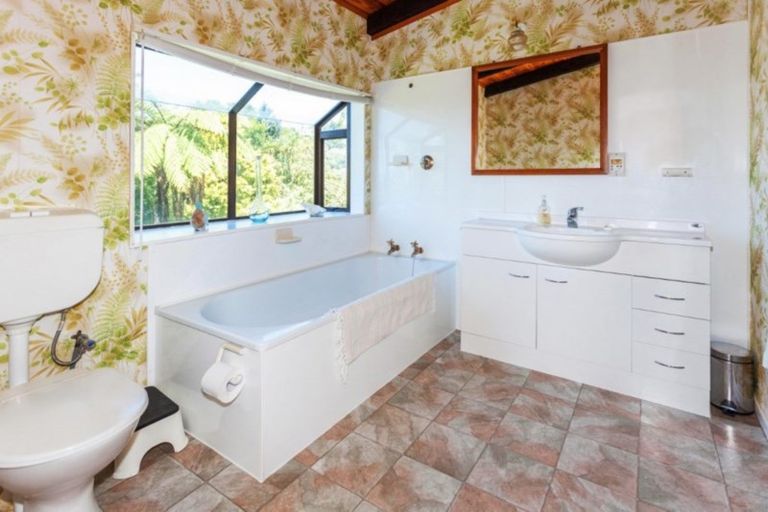 Photo of property in 111 Tuna Place, Onemana, Whangamata, 3691