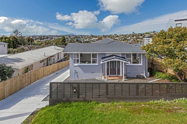 Photo of property in 38 Arran Road, Browns Bay, Auckland, 0630