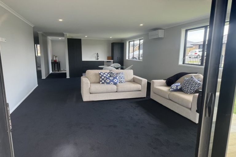 Photo of property in 2 Paapaka Way, Waiuku, 2123