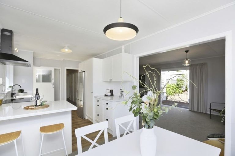 Photo of property in 66 Huatoki Street, Vogeltown, New Plymouth, 4310