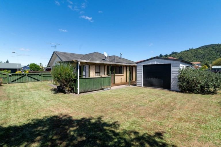 Photo of property in 5 Ashmore Place, Fairy Springs, Rotorua, 3015