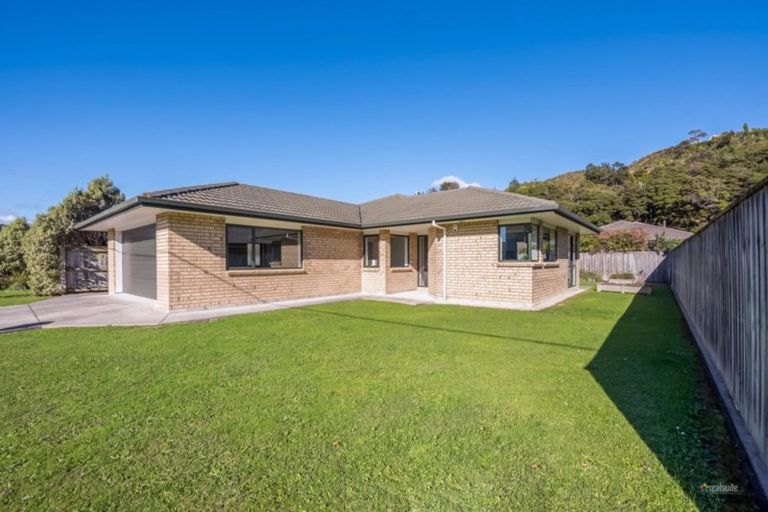 Photo of property in 24 Pinehill Crescent, Trentham, Upper Hutt, 5018