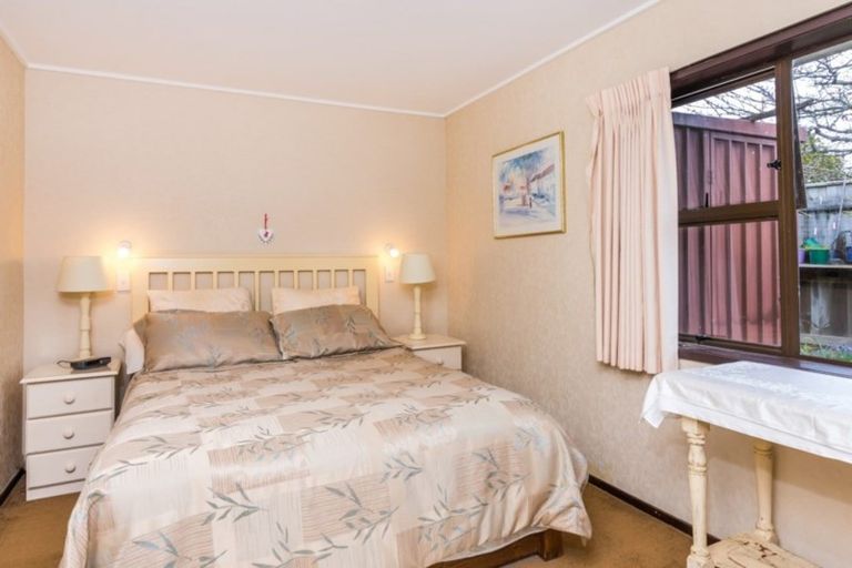 Photo of property in 2/7 Kathleen Place, Rainbow Point, Taupo, 3330