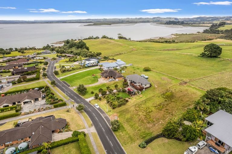 Photo of property in 19 Omana Avenue, Shelly Beach, South Head, 0874