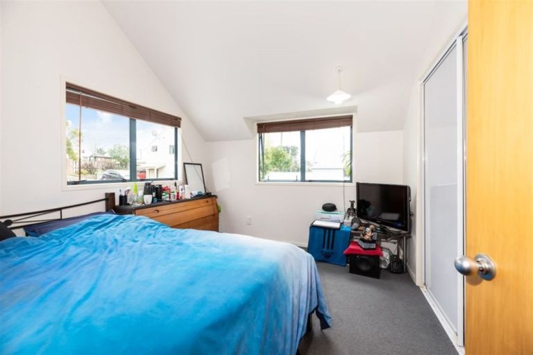Photo of property in 12/485 Don Buck Road, Massey, Auckland, 0614
