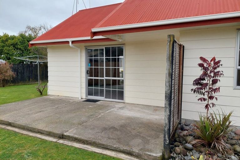Photo of property in 98 Oakfield Crescent, Pukete, Hamilton, 3200