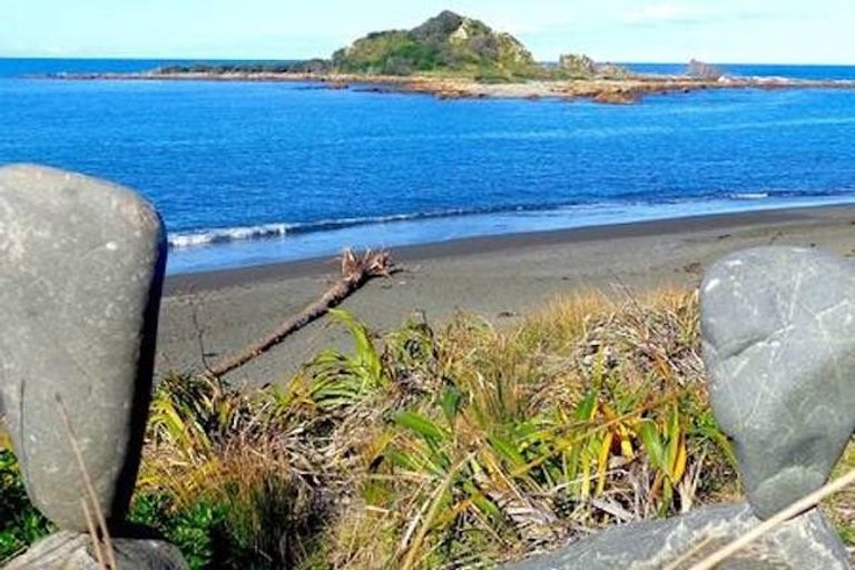 Photo of property in 10 Mersey Street, Island Bay, Wellington, 6023