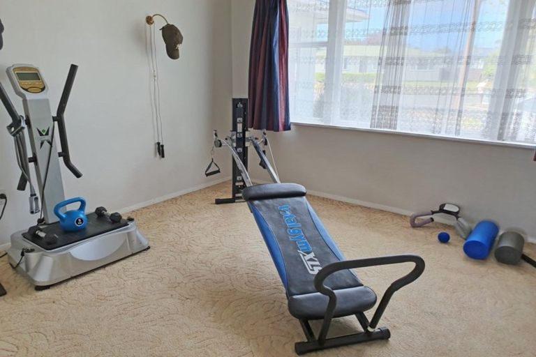 Photo of property in 17 Ilford Place, Awapuni, Palmerston North, 4412