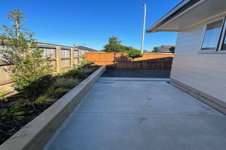 Photo of property in 1a Saint Vincent Way, Waikanae, 5036