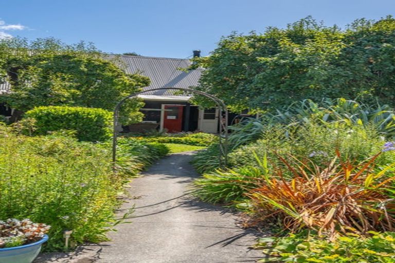 Photo of property in 5849 Christchurch Akaroa Road, Duvauchelle, Akaroa, 7582