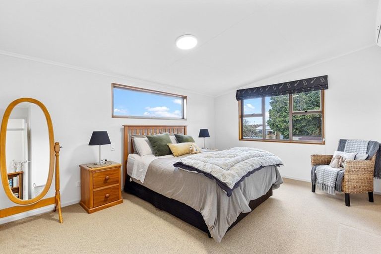 Photo of property in 32 Haast Place, Awapuni, Palmerston North, 4412