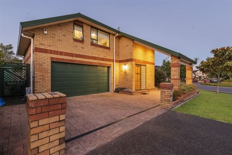 Photo of property in 8 Vinograd Drive, Te Atatu Peninsula, Auckland, 0610