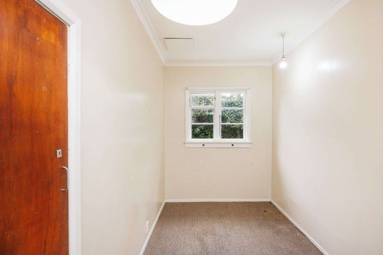 Photo of property in 5 Pahiatua Street, Hokowhitu, Palmerston North, 4410