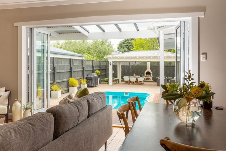 Photo of property in 16 Selwyn Crescent, College Estate, Whanganui, 4500