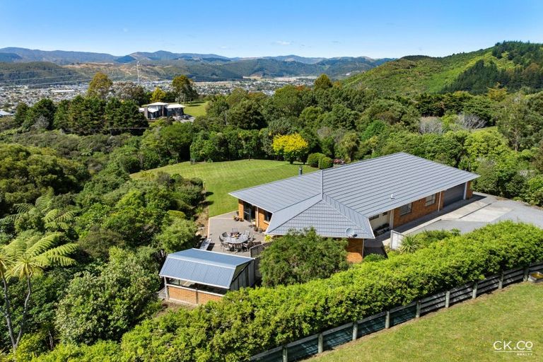 Photo of property in 8a Garrett Place, Riverstone Terraces, Upper Hutt, 5018