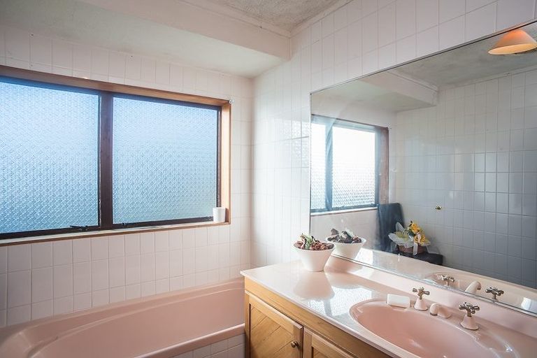 Photo of property in 5 Chilton Drive, Paraparaumu, 5032