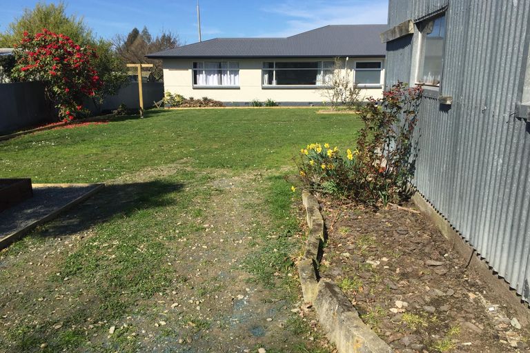 Photo of property in 30 Timaru Road, Waimate, 7924