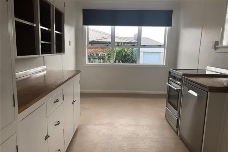 Photo of property in 9 Karaka Street, Merrilands, New Plymouth, 4312