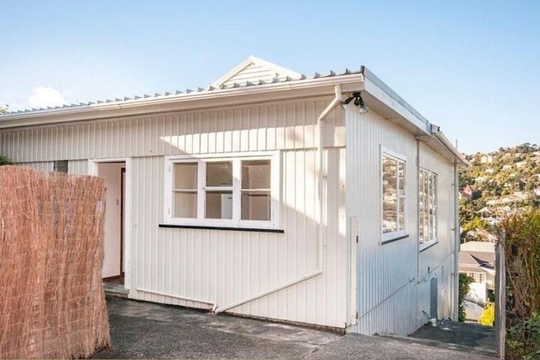Photo of property in 126 Eden Street, Island Bay, Wellington, 6023