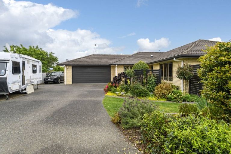 Photo of property in 17 Olive Close, Omokoroa, 3114
