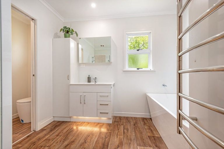 Photo of property in 176 Bridge Street, Bulls, 4818