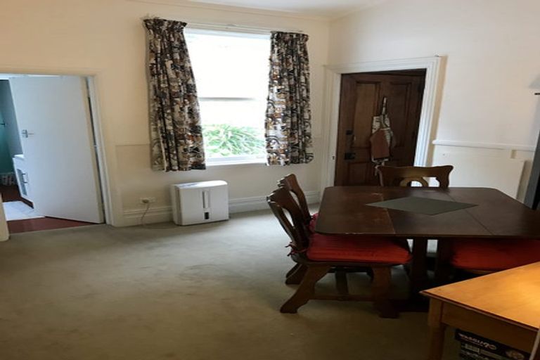 Photo of property in 194 Oriental Parade, Oriental Bay, Wellington, 6011