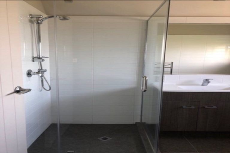 Photo of property in The Rise, 20 Hatfield Place, Albany Heights, Auckland, 0632