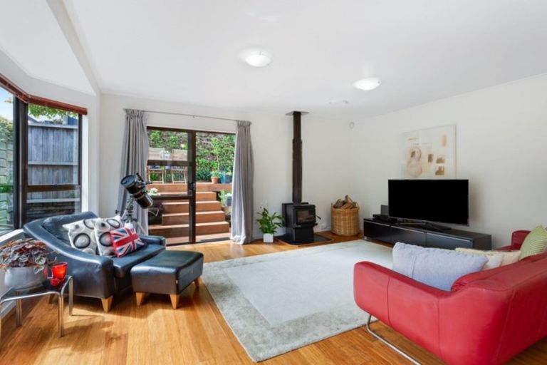 Photo of property in 1/203 Lake Road, Belmont, Auckland, 0622